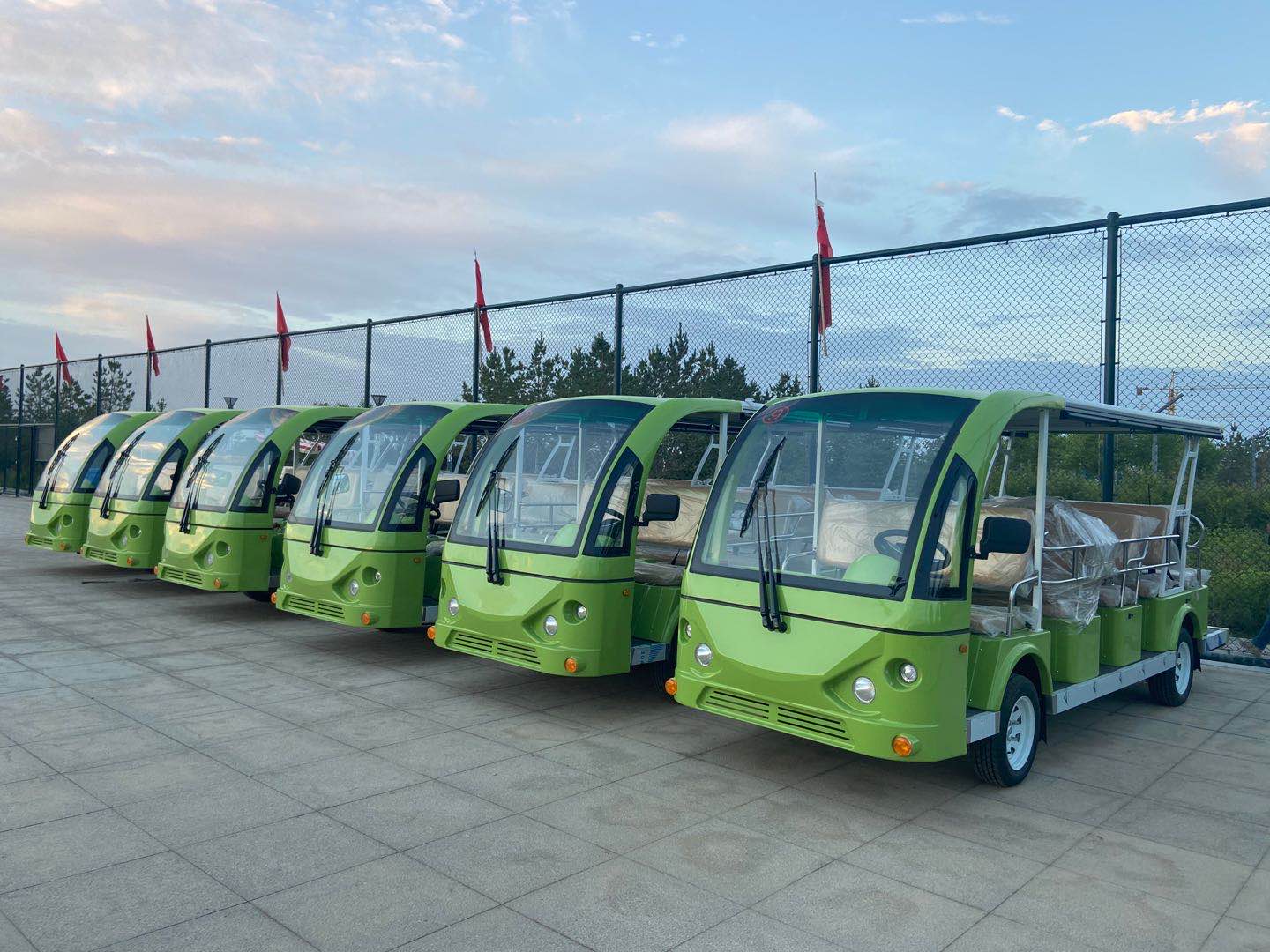 民勤县文化旅游交通白色绿色14座观光车(图1)